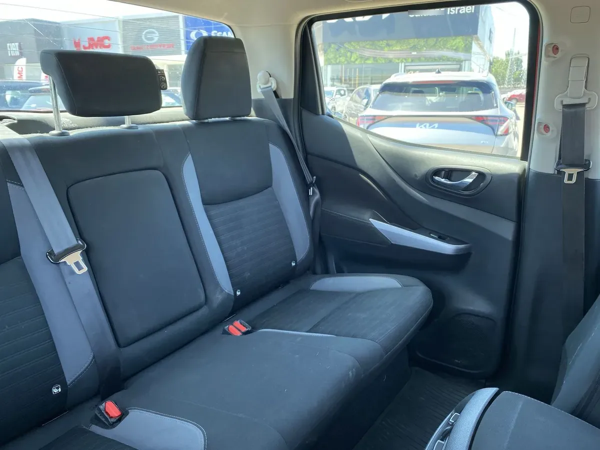 Nissan Navara 2.3d Xe Diesel 4x2 Dob.cab. Mt 4p año 2024