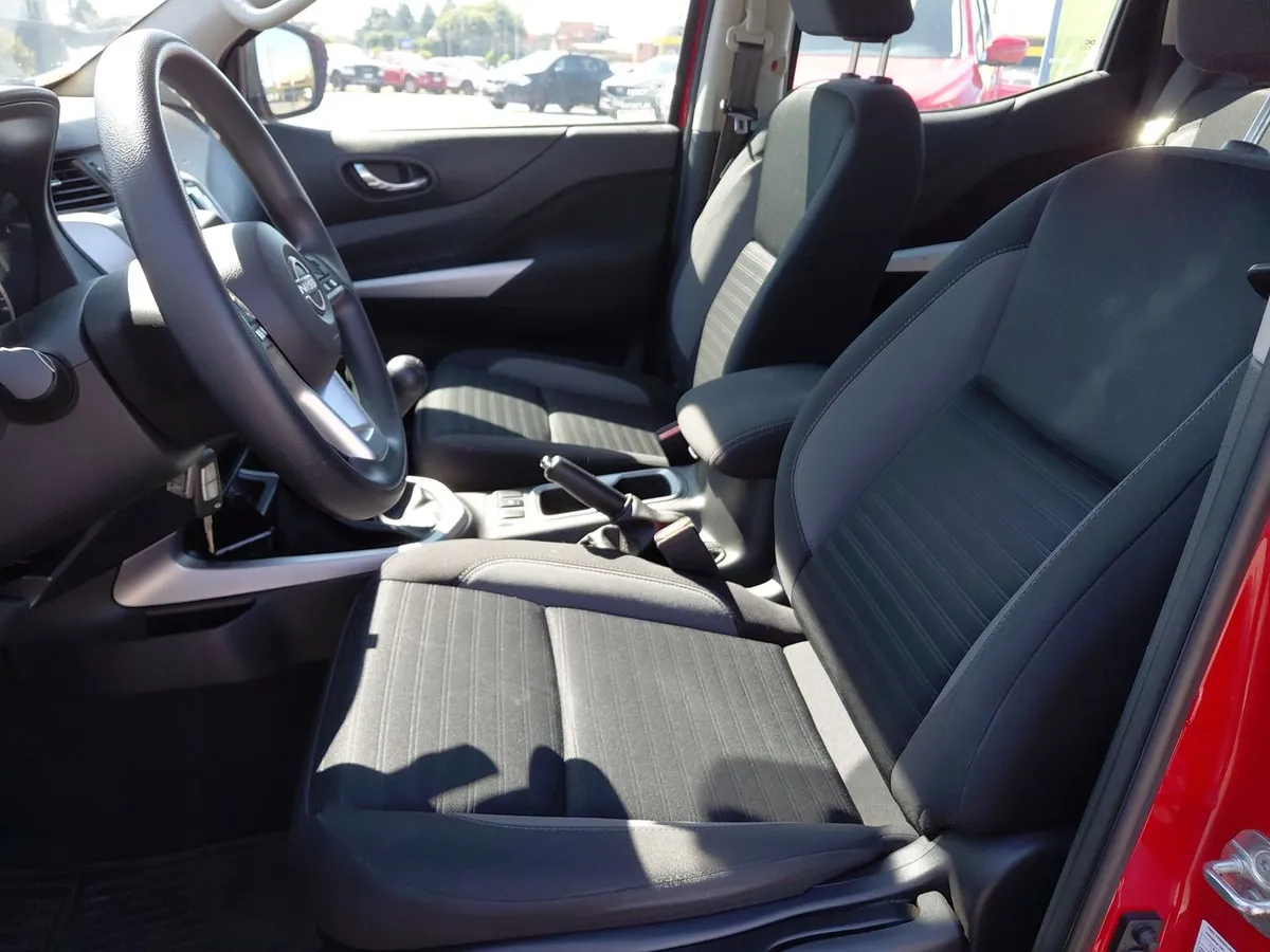 Nissan Navara 2.3d Xe Diesel 4x2 Dob.cab. Mt 4p año 2024