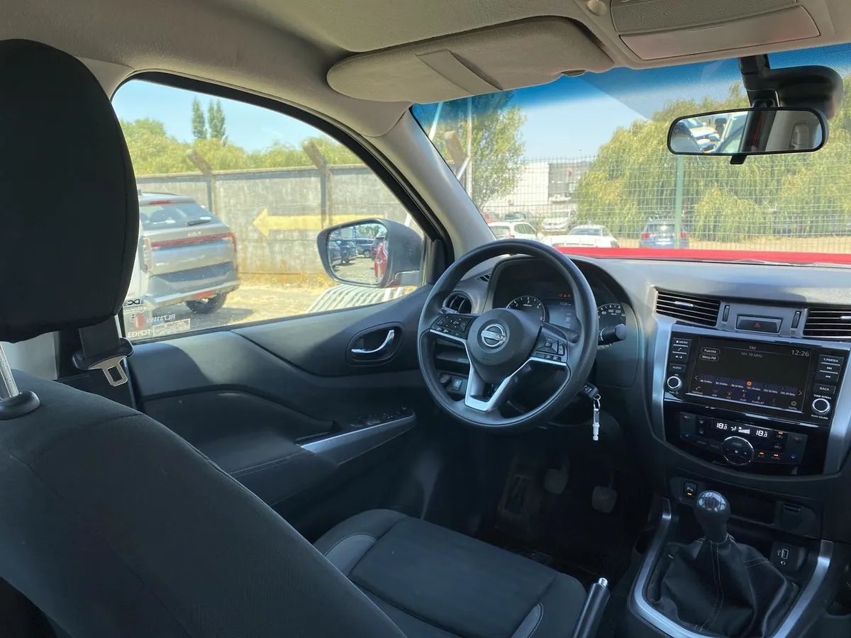Nissan Navara 2.3d Xe Diesel 4x2 Dob.cab. Mt 4p año 2024