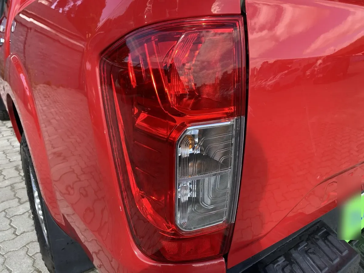 Nissan Navara 2.3d Xe Diesel 4x2 Dob.cab. Mt 4p año 2024
