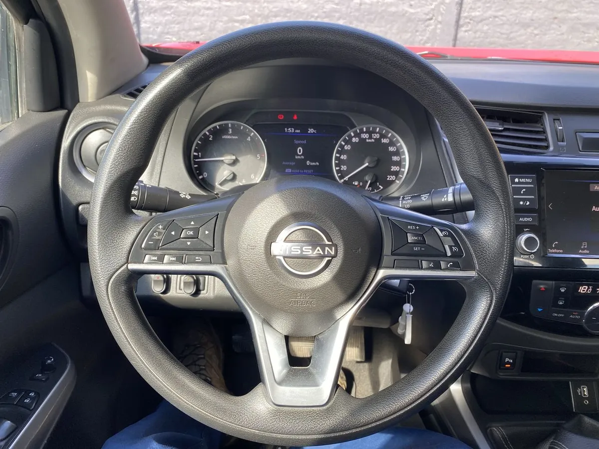 Nissan Navara 2.3d Xe Diesel 4x2 Dob.cab. Mt 4p año 2024
