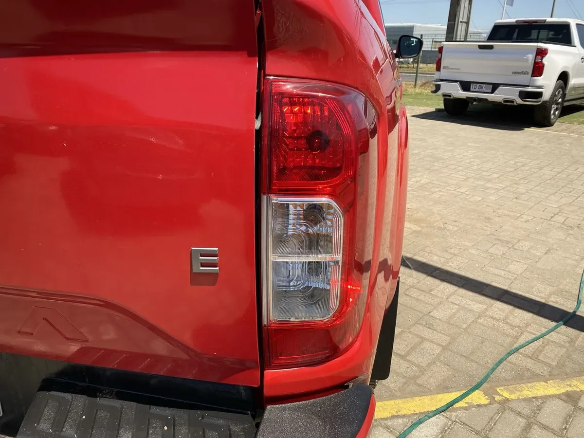 Nissan Navara 2.3d Xe Diesel 4x2 Dob.cab. Mt 4p año 2024