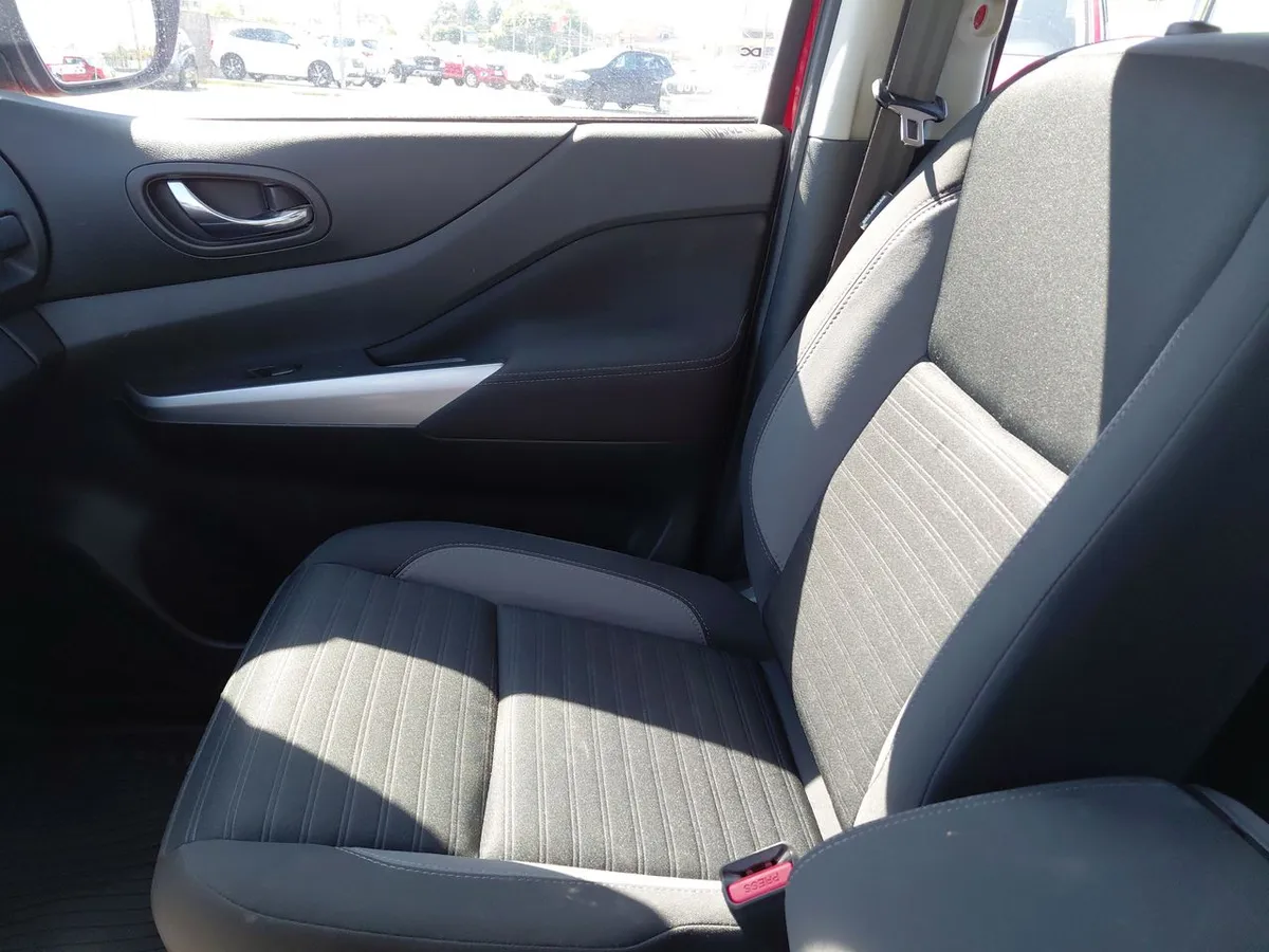 Nissan Navara 2.3d Xe Diesel 4x2 Dob.cab. Mt 4p año 2024