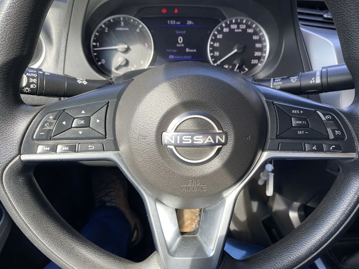 Nissan Navara 2.3d Xe Diesel 4x2 Dob.cab. Mt 4p año 2024
