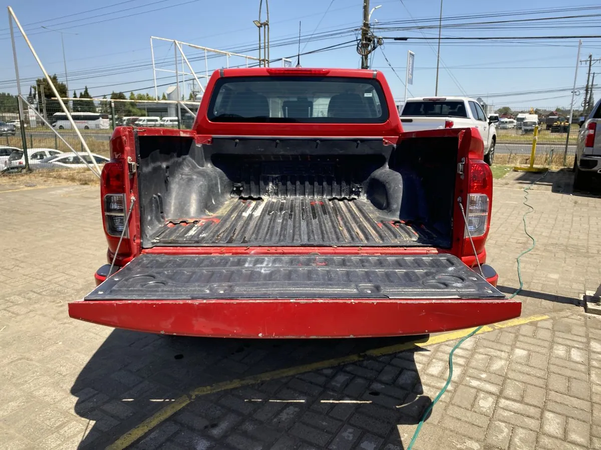 Nissan Navara 2.3d Xe Diesel 4x2 Dob.cab. Mt 4p año 2024