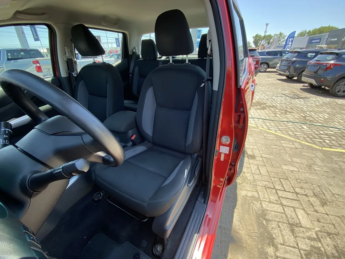 Nissan Navara 2.3d Xe Diesel 4x2 Dob.cab. Mt 4p año 2024