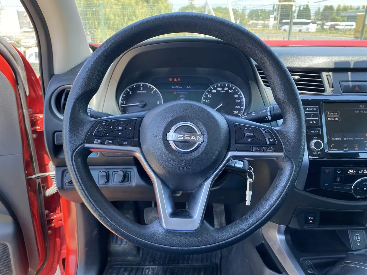 Nissan Navara 2.3d Xe Diesel 4x2 Dob.cab. Mt 4p año 2024