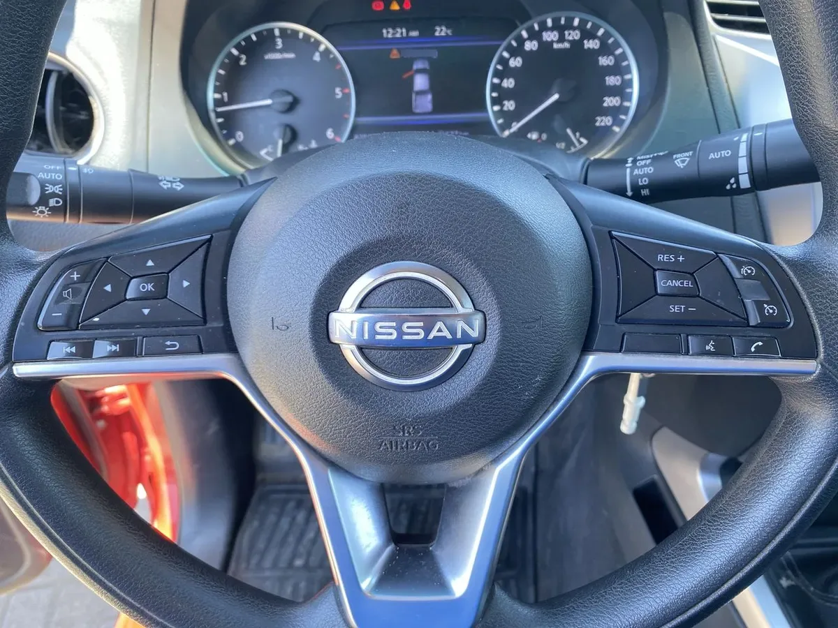 Nissan Navara 2.3d Xe Diesel 4x2 Dob.cab. Mt 4p año 2024
