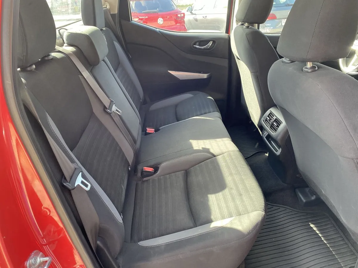 Nissan Navara 2.3d Xe Diesel 4x2 Dob.cab. Mt 4p año 2024
