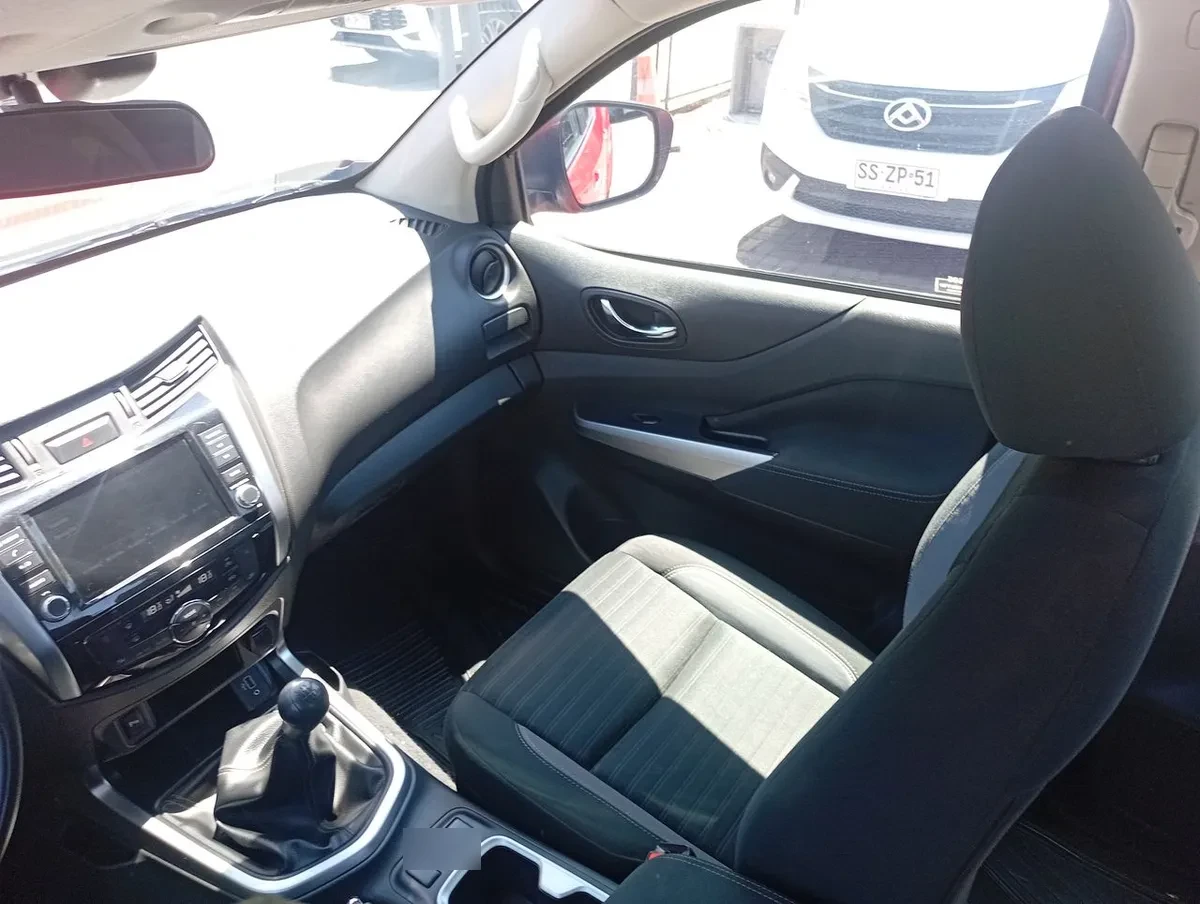 Nissan Navara 2.3d Xe Diesel 4x2 Dob.cab. Mt 4p año 2024