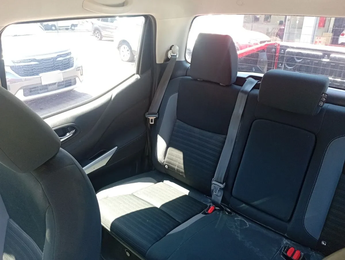 Nissan Navara 2.3d Xe Diesel 4x2 Dob.cab. Mt 4p año 2024