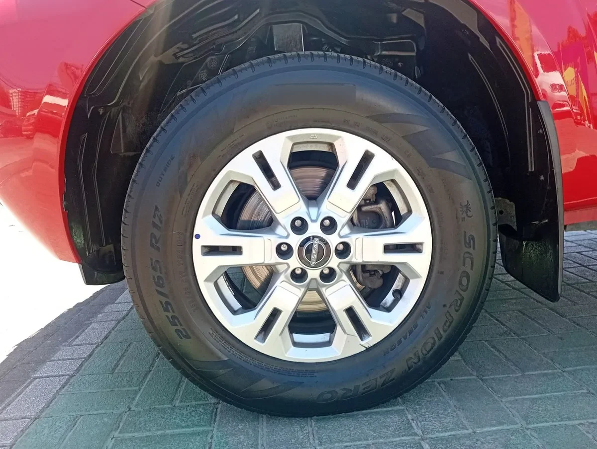 Nissan Navara 2.3d Xe Diesel 4x2 Dob.cab. Mt 4p año 2024