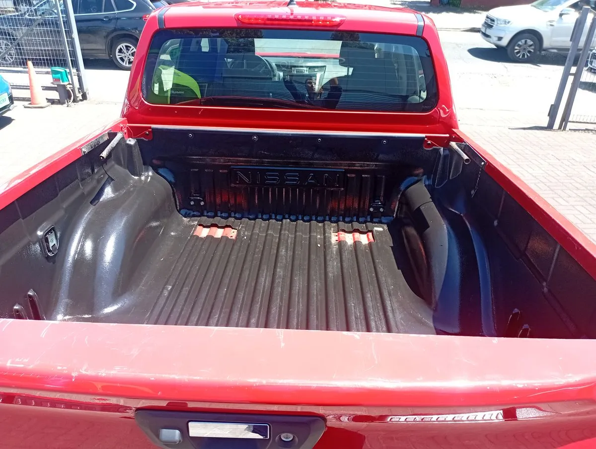 Nissan Navara 2.3d Xe Diesel 4x2 Dob.cab. Mt 4p año 2024