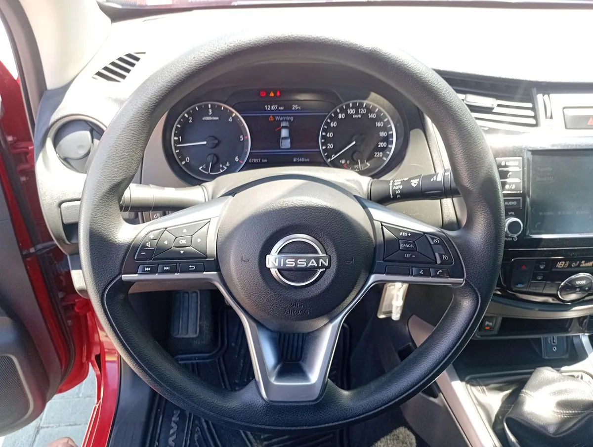 Nissan Navara 2.3d Xe Diesel 4x2 Dob.cab. Mt 4p año 2024