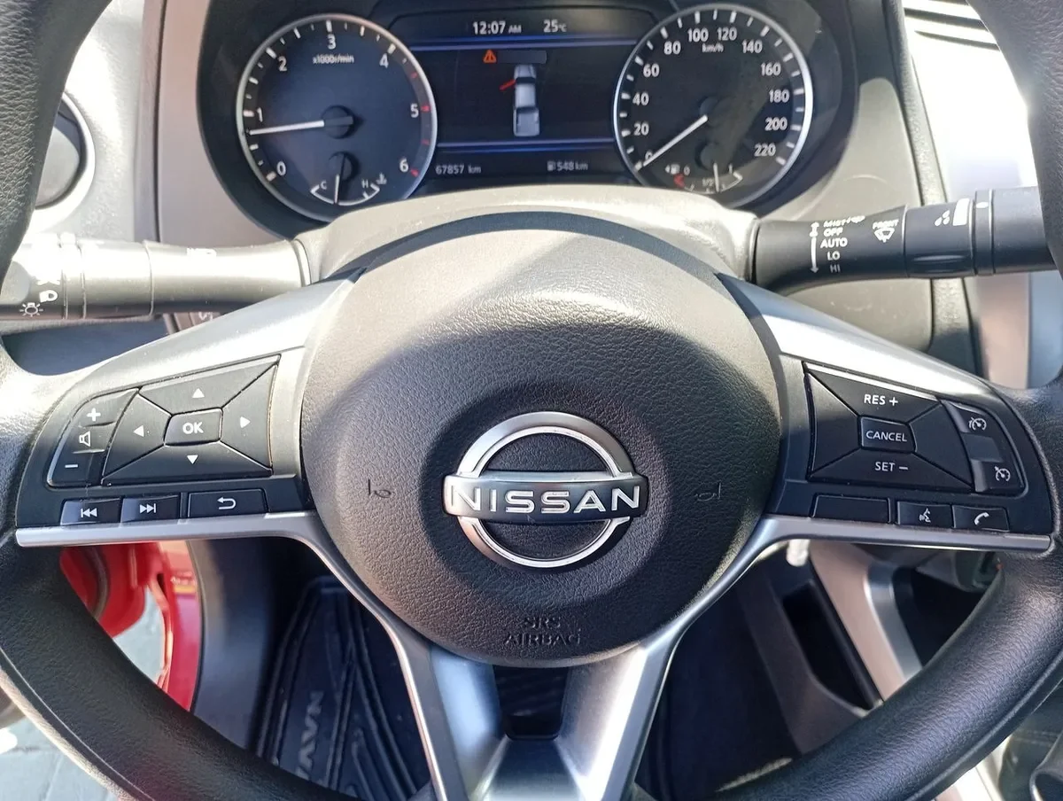 Nissan Navara 2.3d Xe Diesel 4x2 Dob.cab. Mt 4p año 2024