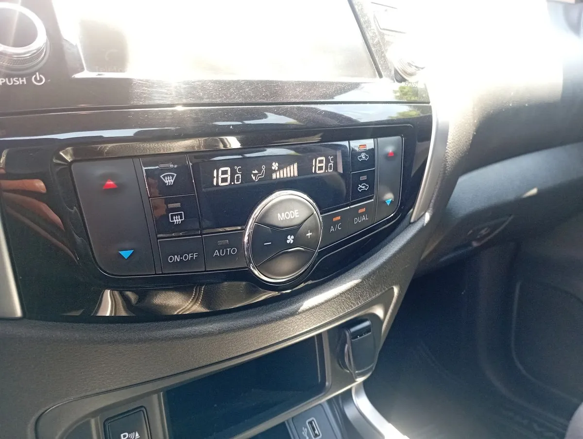 Nissan Navara 2.3d Xe Diesel 4x2 Dob.cab. Mt 4p año 2024