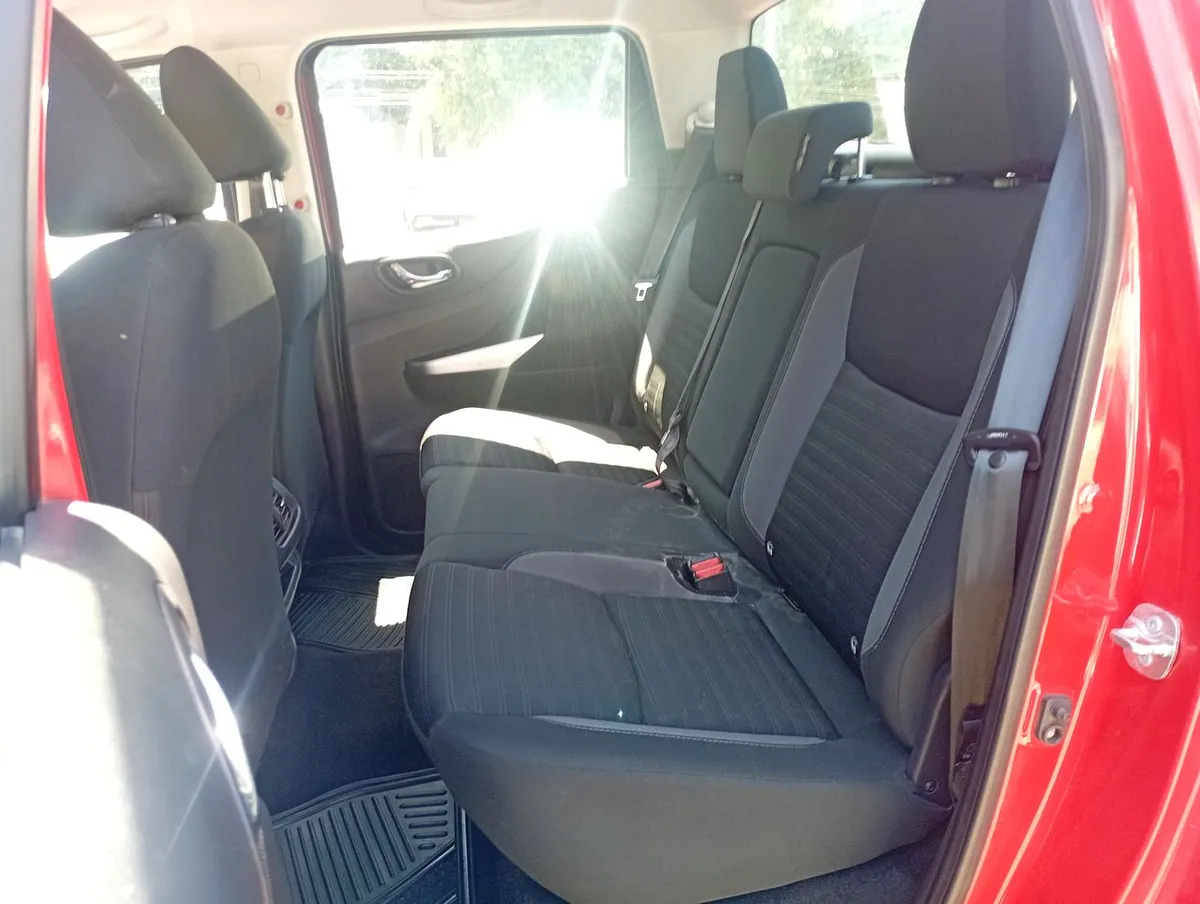 Nissan Navara 2.3d Xe Diesel 4x2 Dob.cab. Mt 4p año 2024