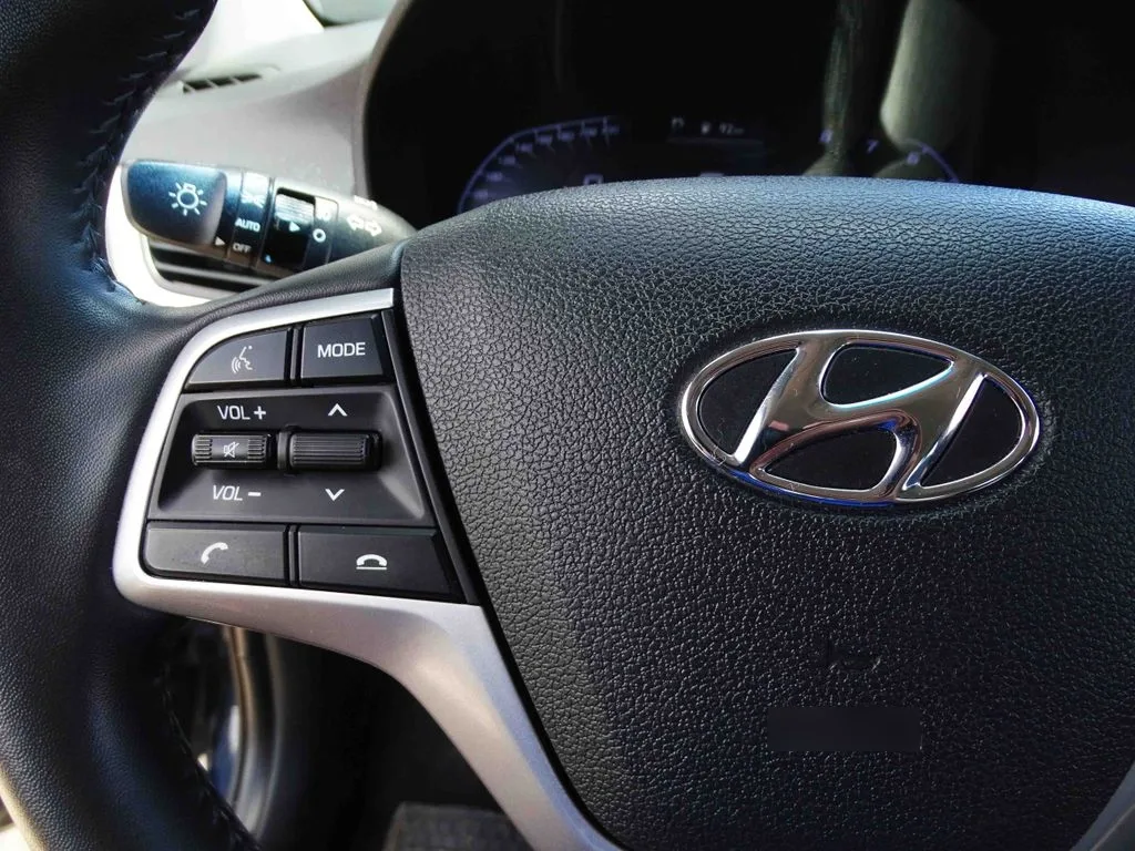 Hyundai Accent 1.6 año 2023