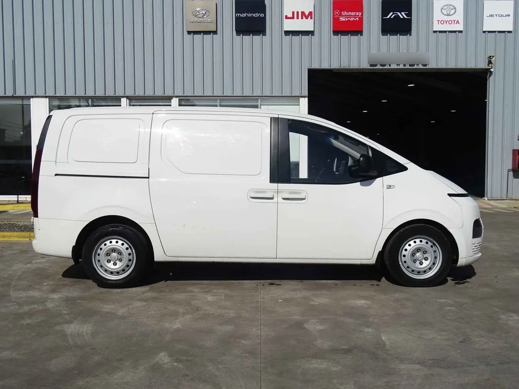 HYUNDAI STARIA Us4 Fg Crdi Dp Mt año 2022