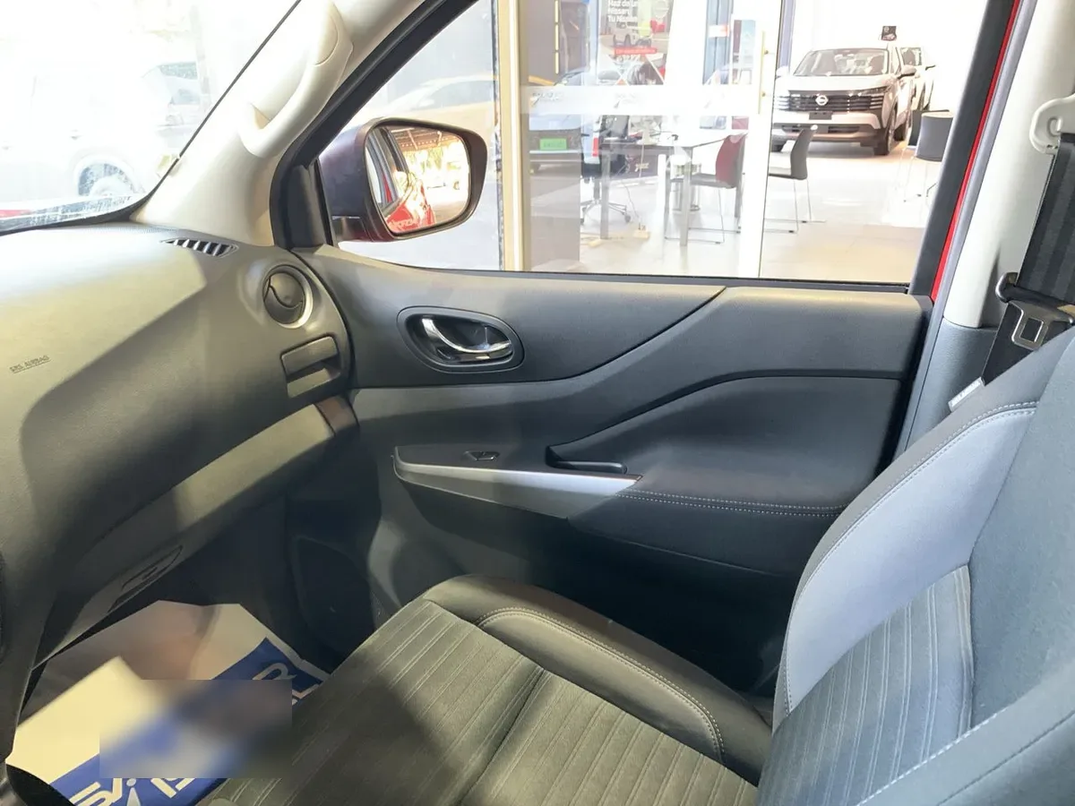 Nissan Navara 2.3d Xe Diesel 4x2 Dob.cab. Mt 4p año 2024