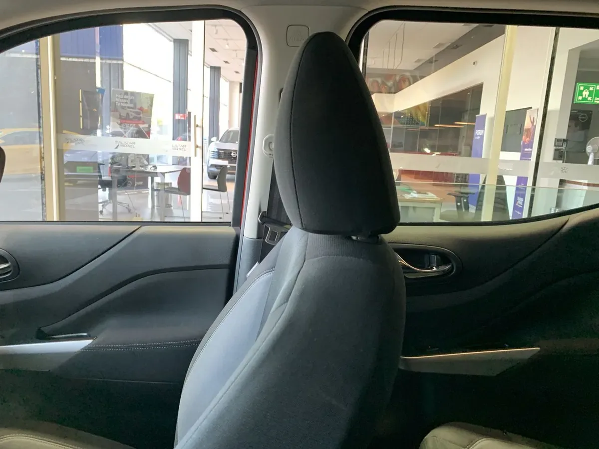 Nissan Navara 2.3d Xe Diesel 4x2 Dob.cab. Mt 4p año 2024