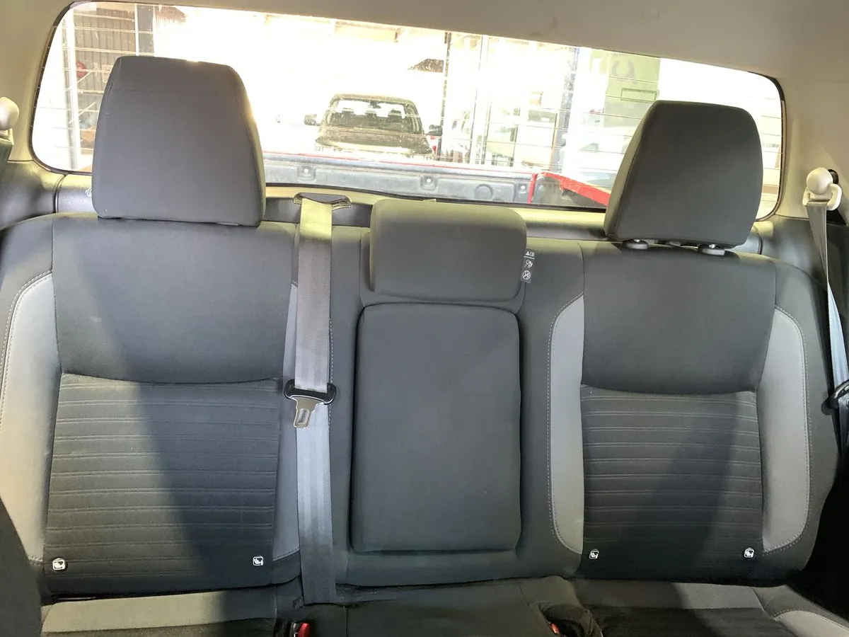 Nissan Navara 2.3d Xe Diesel 4x2 Dob.cab. Mt 4p año 2024