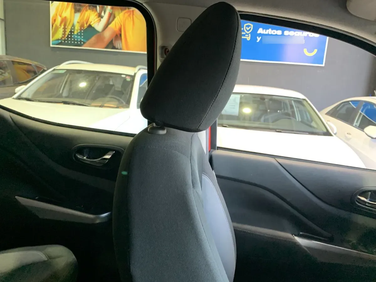 Nissan Navara 2.3d Xe Diesel 4x2 Dob.cab. Mt 4p año 2024