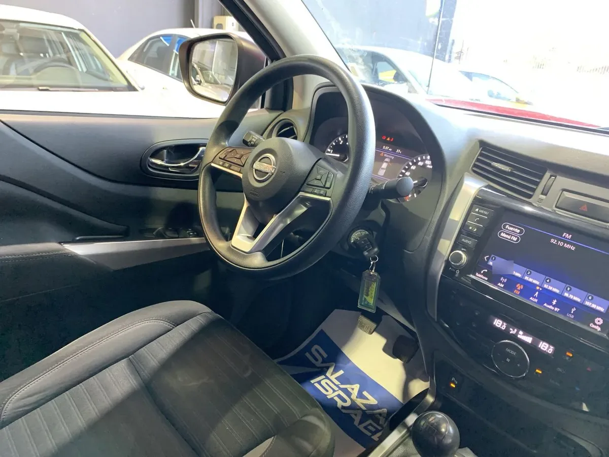 Nissan Navara 2.3d Xe Diesel 4x2 Dob.cab. Mt 4p año 2024