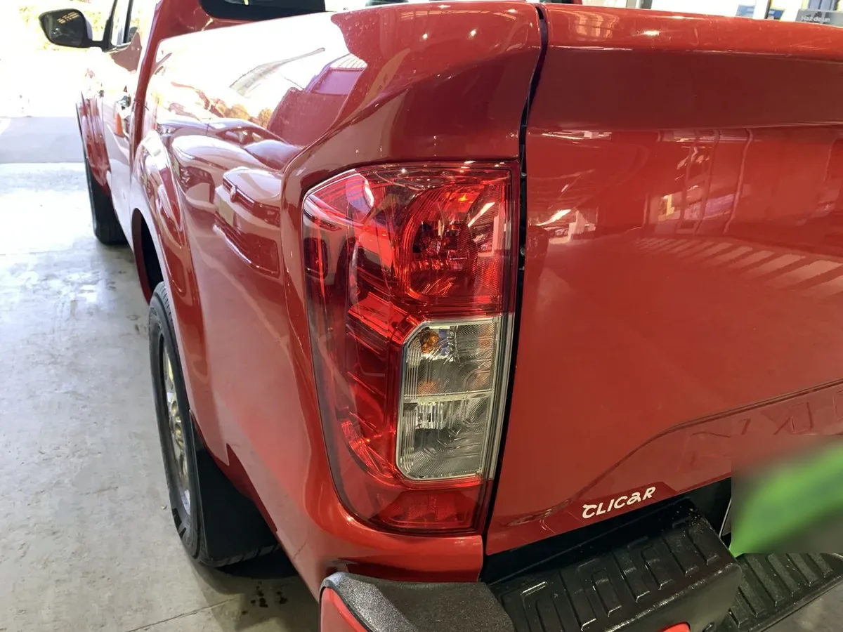 Nissan Navara 2.3d Xe Diesel 4x2 Dob.cab. Mt 4p año 2024