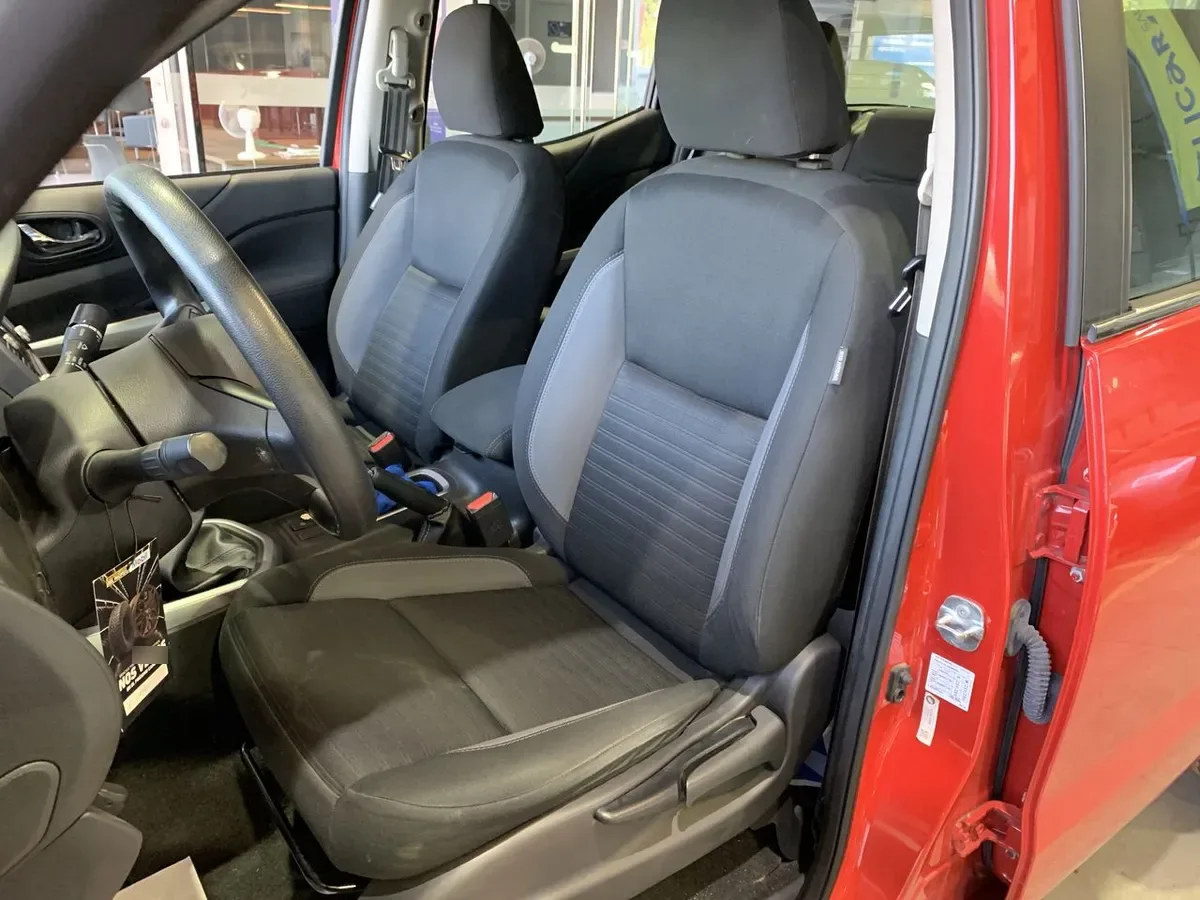 Nissan Navara 2.3d Xe Diesel 4x2 Dob.cab. Mt 4p año 2024