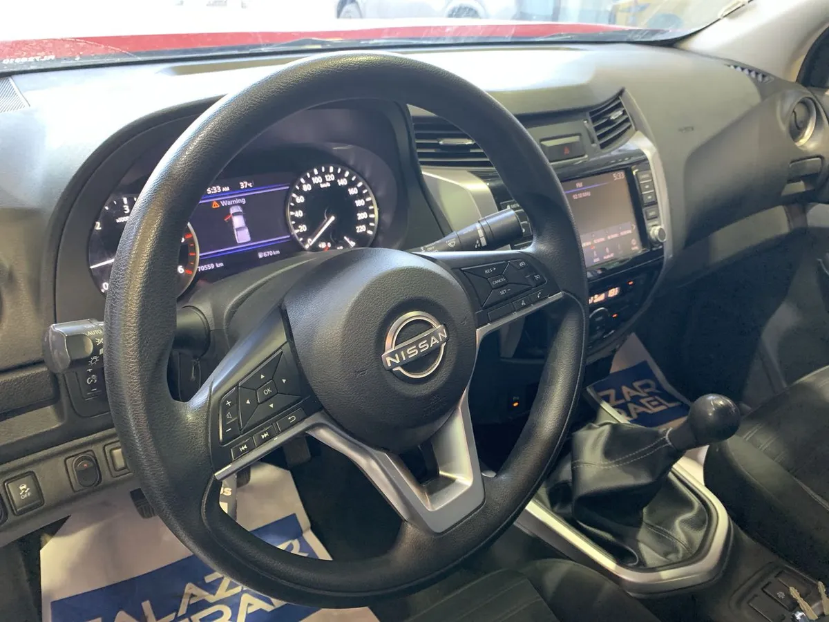 Nissan Navara 2.3d Xe Diesel 4x2 Dob.cab. Mt 4p año 2024