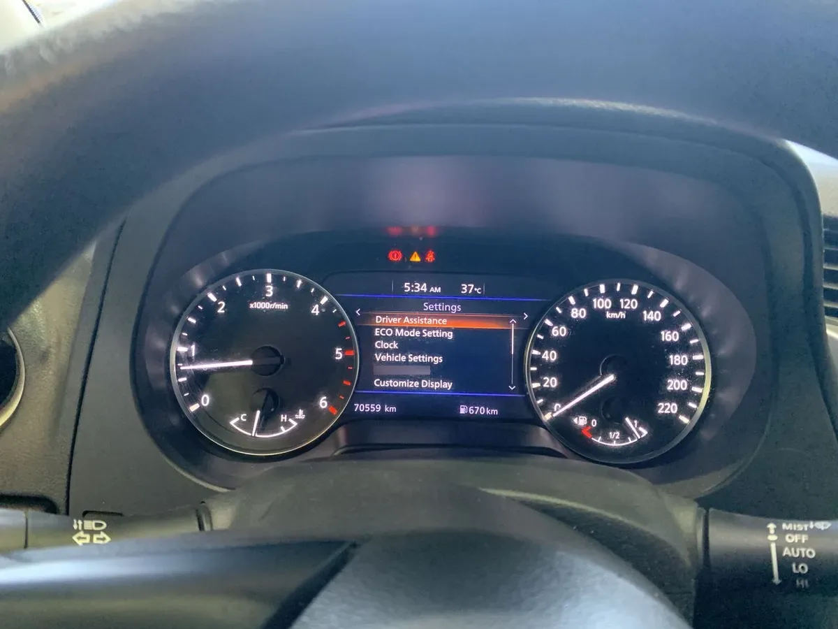 Nissan Navara 2.3d Xe Diesel 4x2 Dob.cab. Mt 4p año 2024