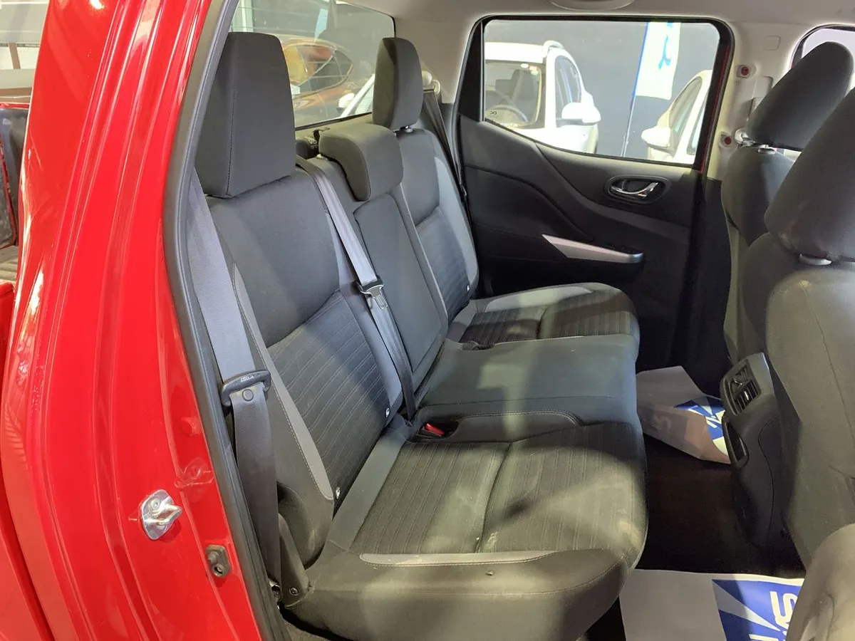 Nissan Navara 2.3d Xe Diesel 4x2 Dob.cab. Mt 4p año 2024