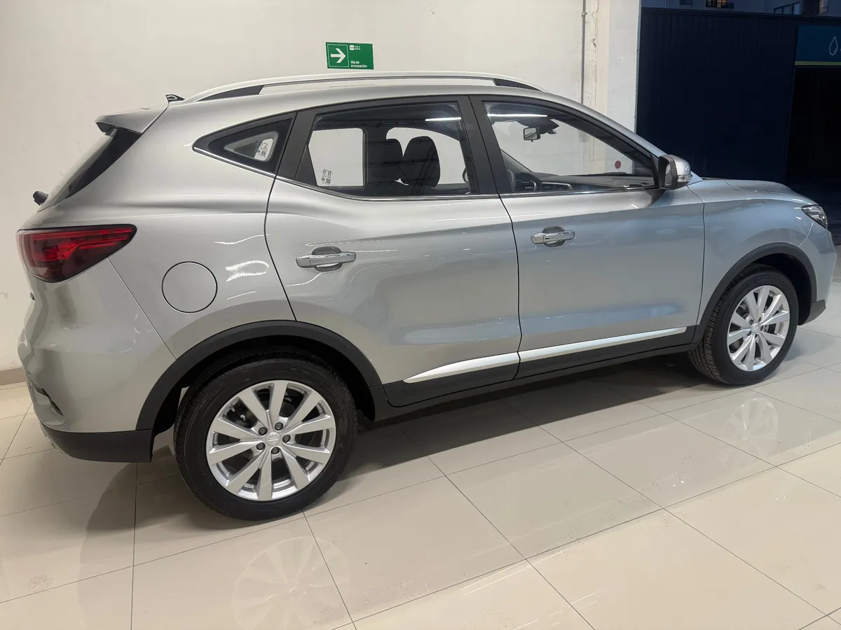 MG ZX 1.5 Com At año 2025