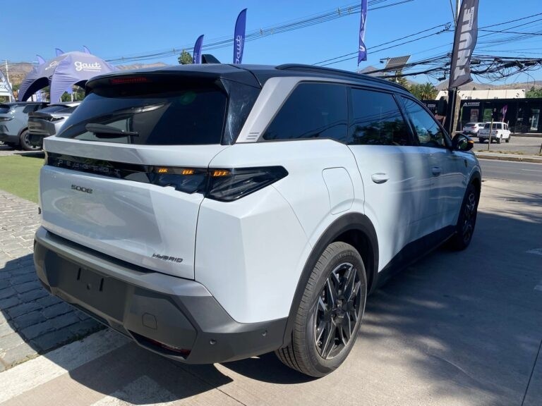 Peugeot 5008 1.2 Gt Hybrid 136hp At Hibrido año 2026