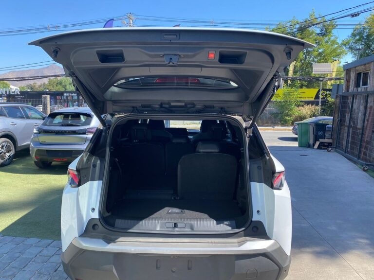 Peugeot 5008 1.2 Gt Hybrid 136hp At Hibrido año 2026