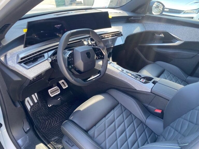 Peugeot 5008 1.2 Gt Hybrid 136hp At Hibrido año 2026