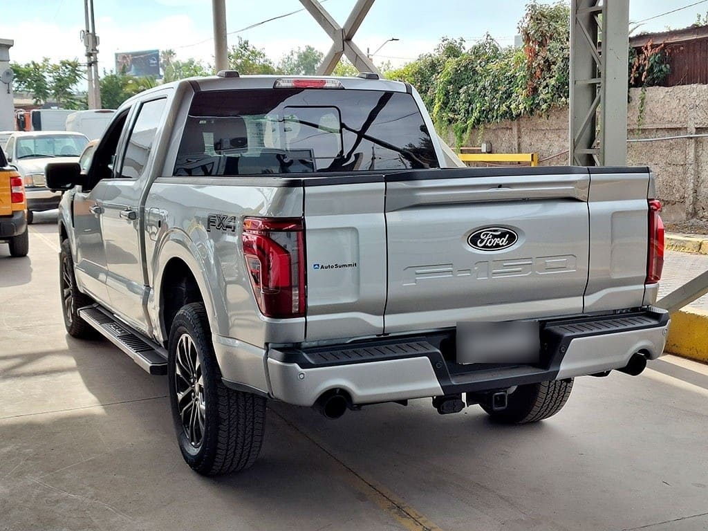 Ford F-150 5.0 Lariat Black Cc At 4x4 año 2025