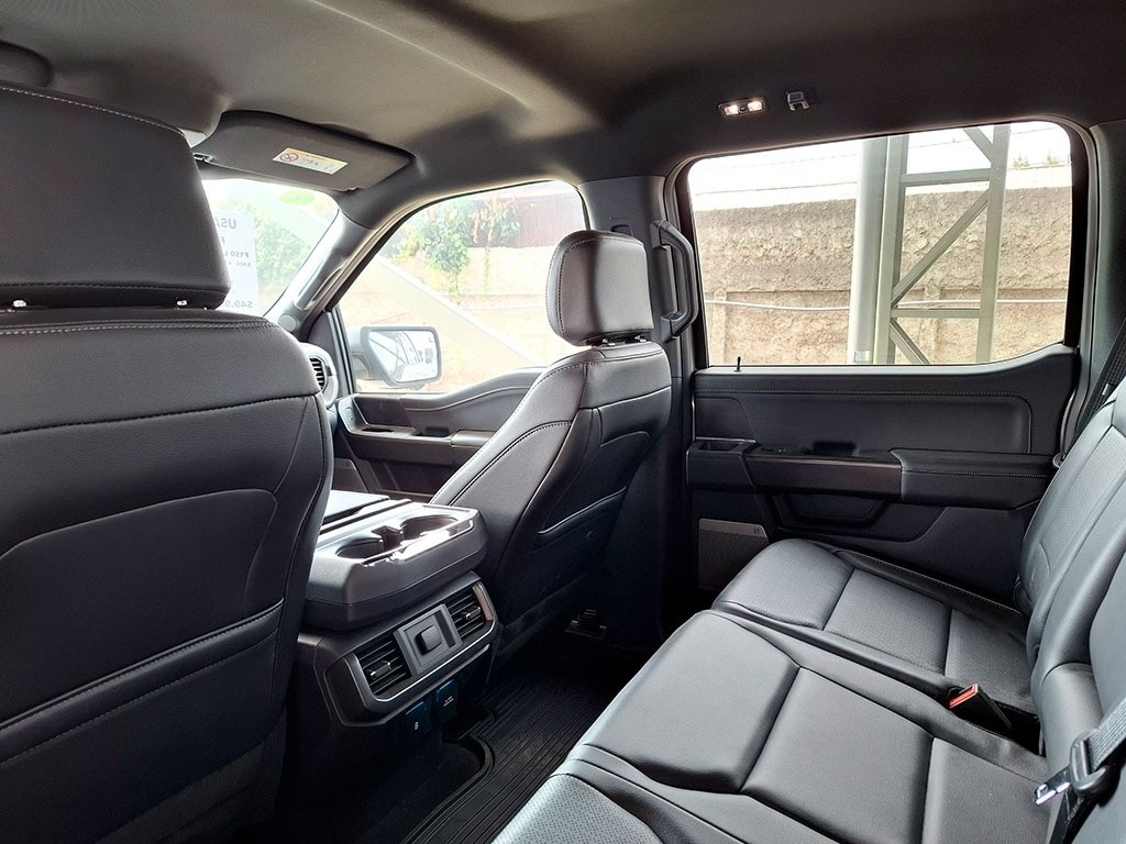 Ford F-150 5.0 Lariat Black Cc At 4x4 año 2025