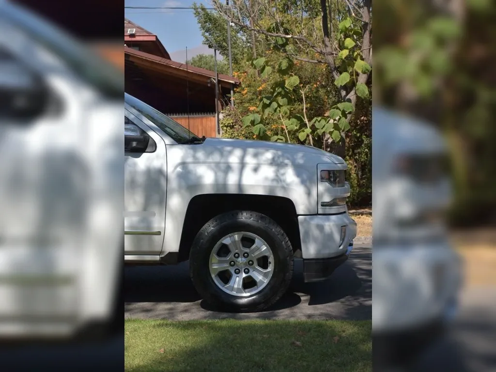Chevrolet Silverado 5.3 Ltz 4wd Cc At 4p año 2017