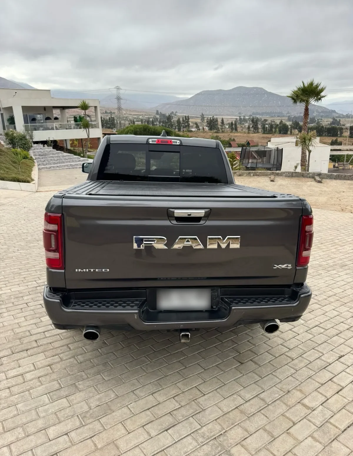 RAM 1500 5.7 Crew Cab Limited At 4x4 año 2022