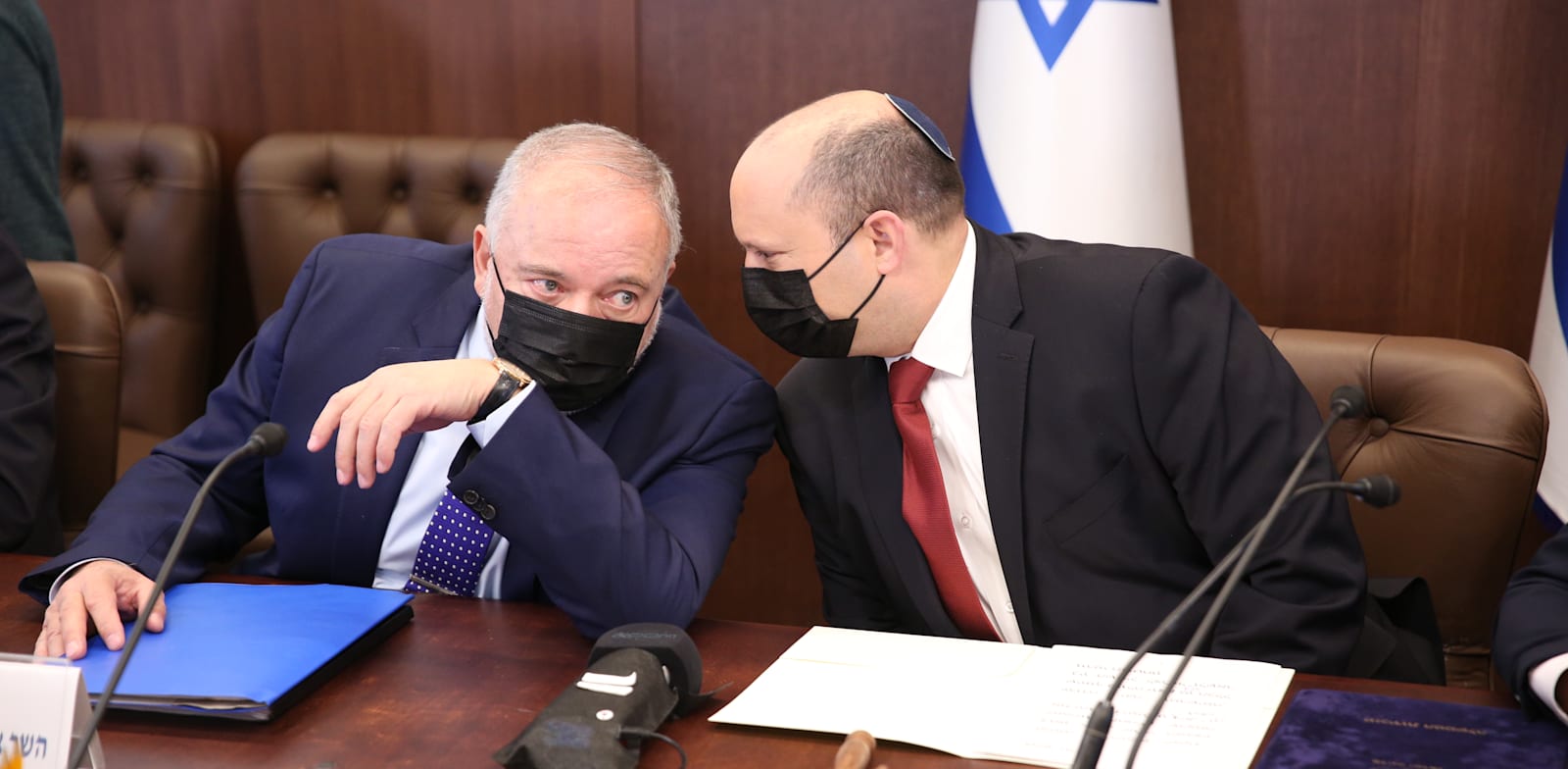 ראש הממשלה נפתלי בנט ושר האוצר אביגדור ליברמן / צילום: אמיל סלמן, "הארץ" 