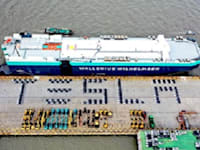 מכוניות טסלה מועמסות בנמל בסין / צילום: SIPG