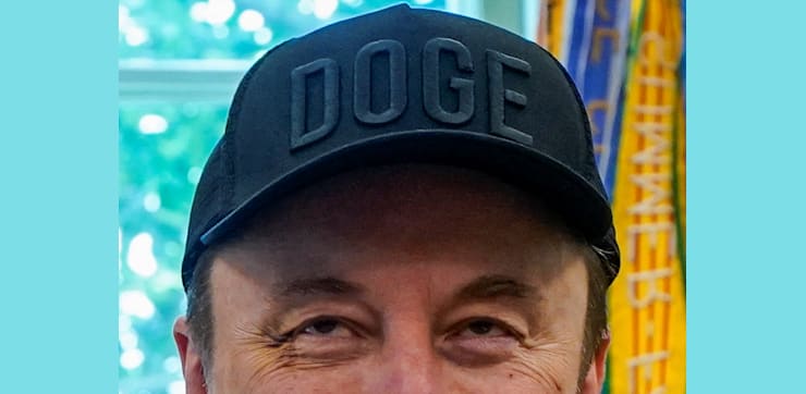 בכובע DOGE: מאסק בבית הלבן / צילום: Reuters, Nathan Howard