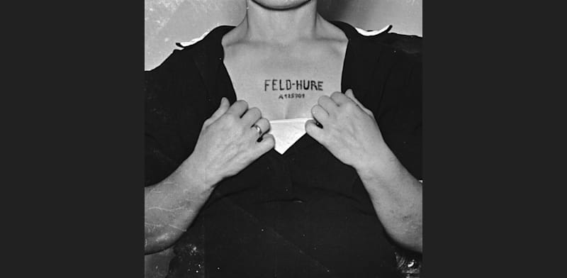 "''זונת שדה, אישה בנהלל'' / צילום: פאול גולדמן, 1945 (אוסף גולדמן © מוז''א, תל-אביב)"