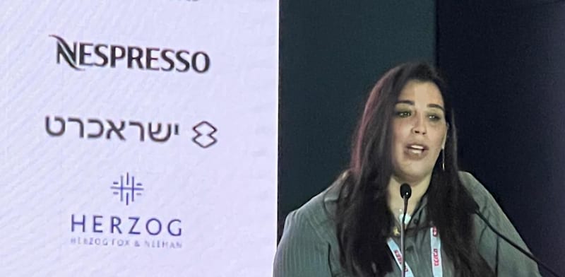 מיטל הרוש, סמנכ''לית ומנהלת חטיבת הון אנושי ומשאבים בבנק מזרחי טפחות, בכנס אחריות עסקית של גלובס / צילום: גלובס
