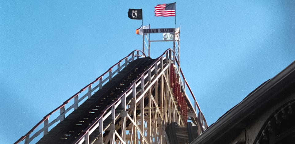 הפנסיה שלכם מושקעת ברכבת ההרים של וול סטריט / צילום: Unsplash, Adrian Hernandez