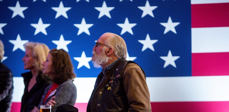 ממתינים לתוצאות בחירות האמצע בארה''ב / צילום: Associated Press, Nicole Neri