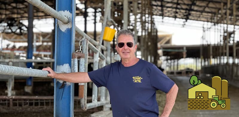 / צילום: שגיא, מנהל רפת מנור בגליל המערבי. ''עובד עם הגב לקיר''"