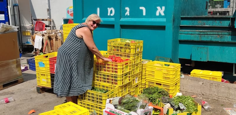 זהבה נבט תושבת קריית טבעון, הקימה בתחילת הקורונה מיזם הצלת מזון בעיר / צילום: דנית כהן